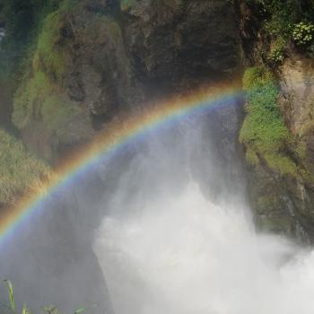 Prachtige foto boven op de Murchison Falls met regenboog.