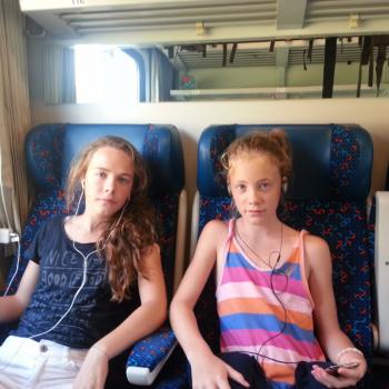 gelukkig, stroom in de trein 