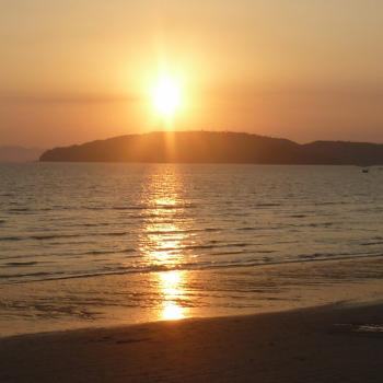Prachtige zonsondergang bij Ao Nang