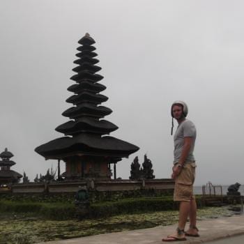 Een mistige dag bij de mystieke Bedugul tempel