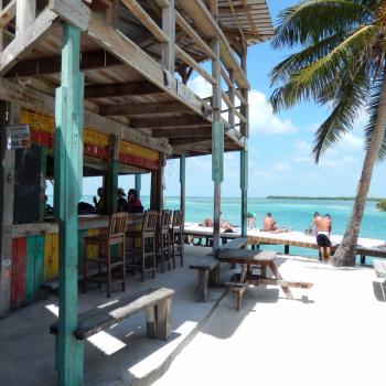 Beachbar bij The Split @ Caye Caulker