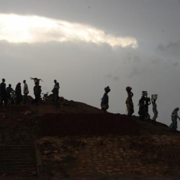 Bedrijvigheid aan de oevers van de Niger rivier