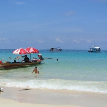 Het strand van Ao Leuk