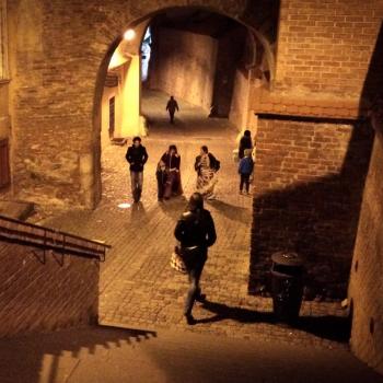 De sfeervol verlichte  straten van Sibiu 