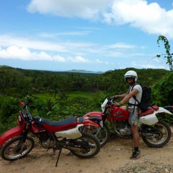 Met de crossmotor op Palawan