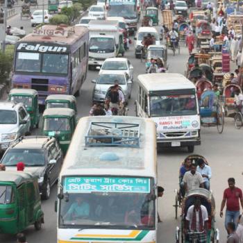 Drukke verkeer in Dhaka