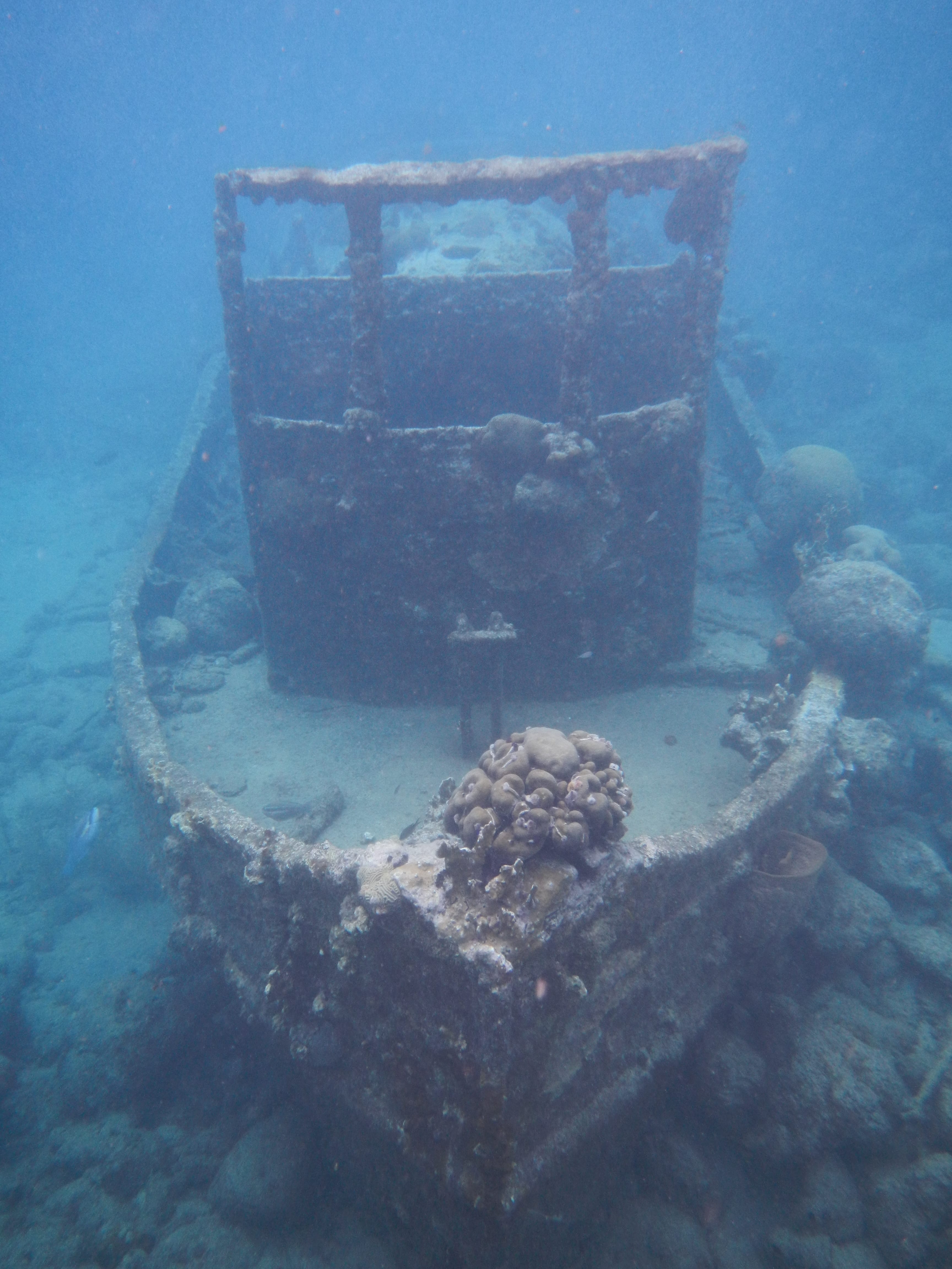 aWrak sleepbootje Curacao