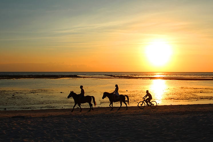 Paardrijden bij zonsondergang op de Gili eilanden