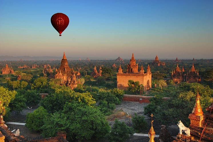 Een ballonvaart boven de tempels van Bagan, Myanmar