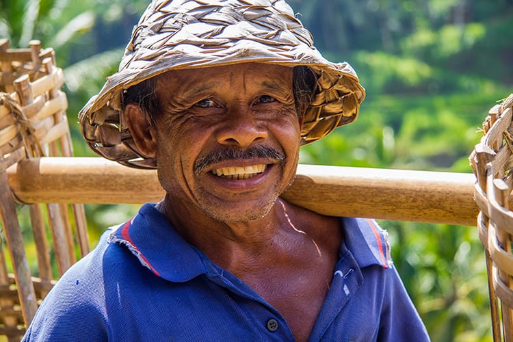 Man in de rijstvelden van Tegallalang, Bali
