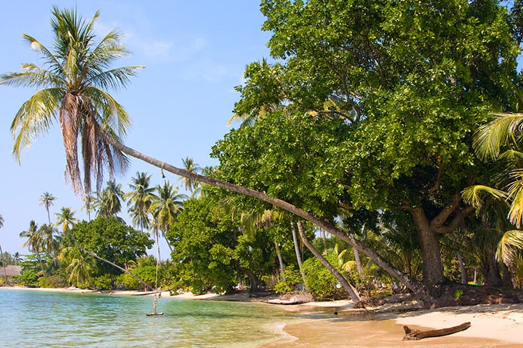 Schommel boven het water op Koh Mak