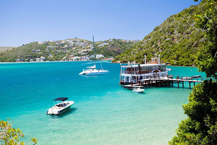 De blauwgroene lagune bij Knysna