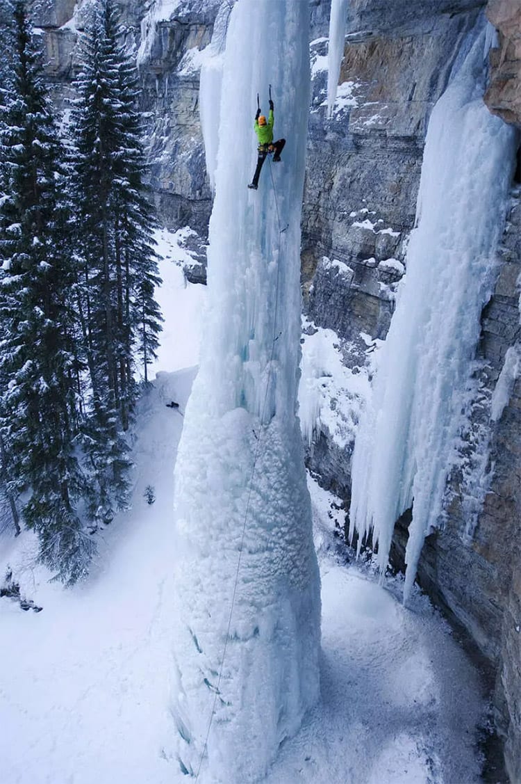 IJsklimmen op een waterval