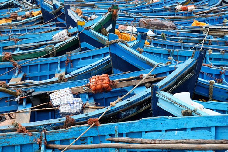 Blauwe bootjes in de haven van Essaouira