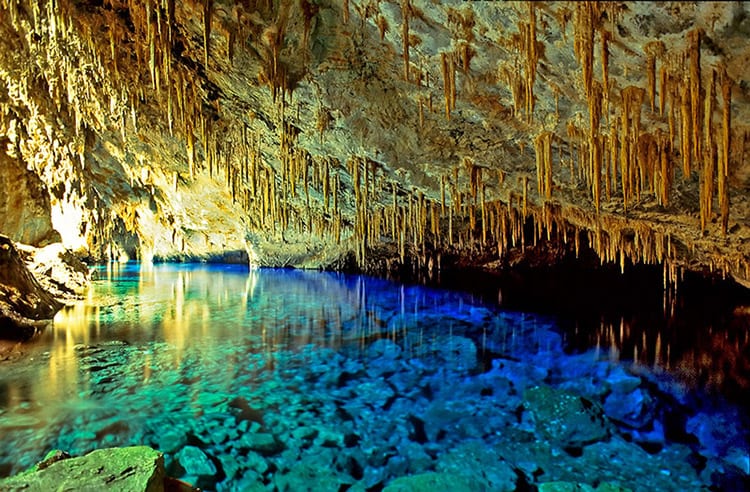 Gruta do Lago Azul