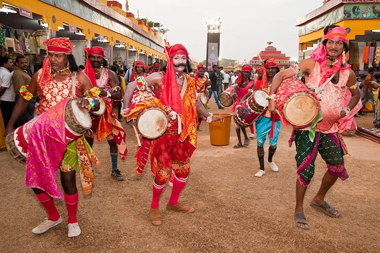 Adivasi-stam