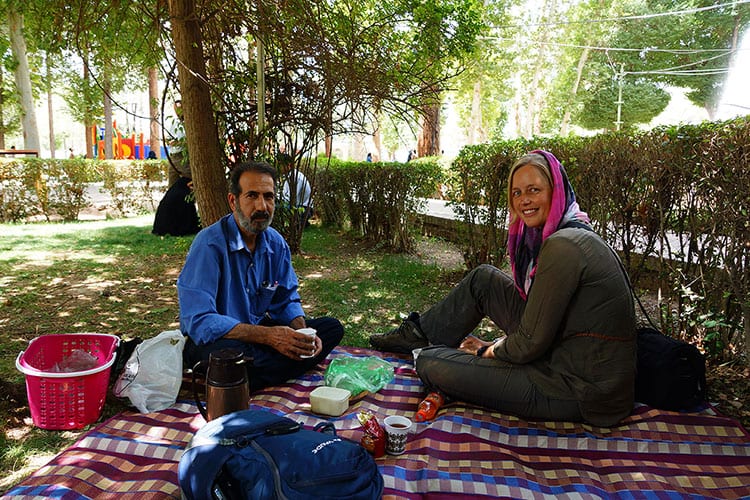 Thee drinken met locals in Iran
