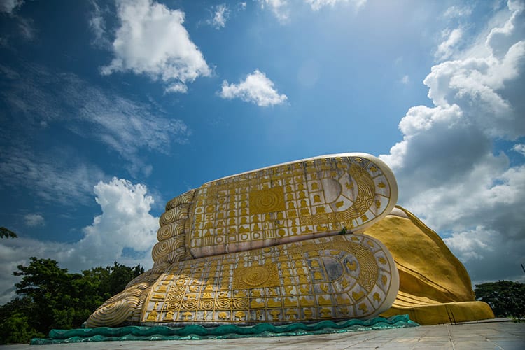 Mya Tha Lyaung liggende Boeddhabeeld