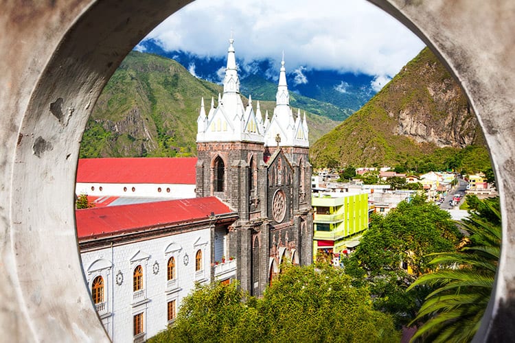 La Basilica De Nuestra Senora Del Rosario, Baños