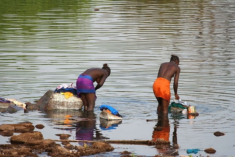 Gambia Rivier locals