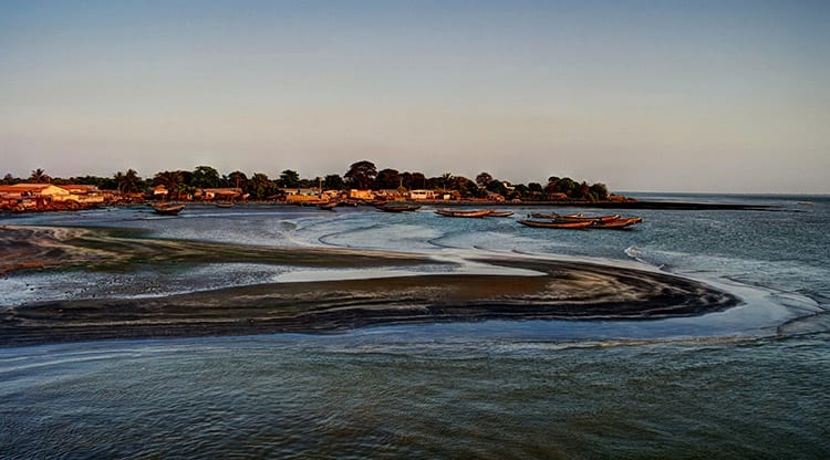 Monding van de Gambia rivier bij Banjul