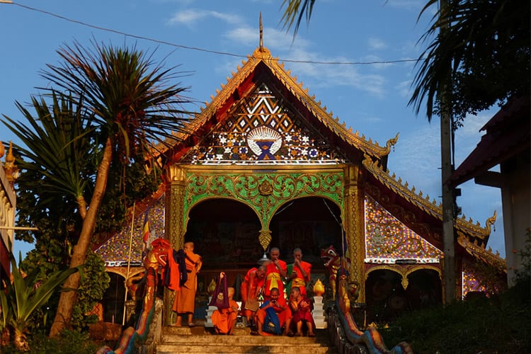 Wat Jom Khao Manilat, Huay Xai