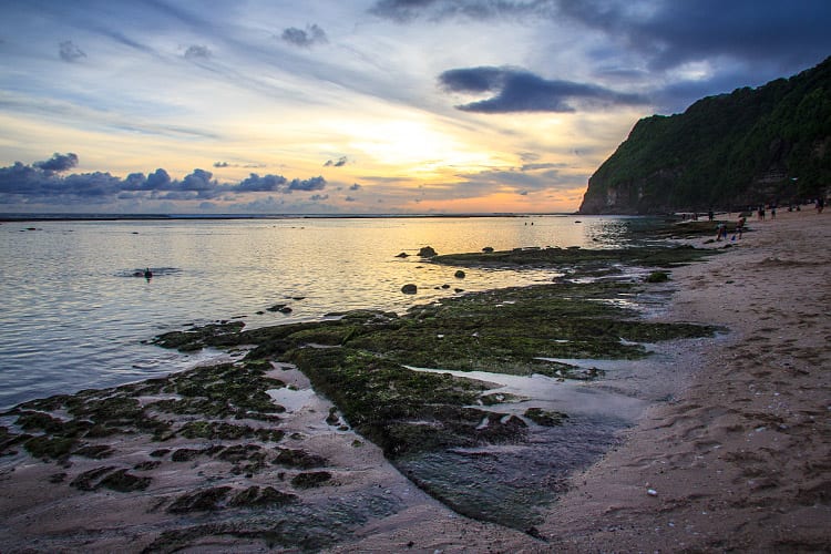 Zonsondergang op Karma Beach